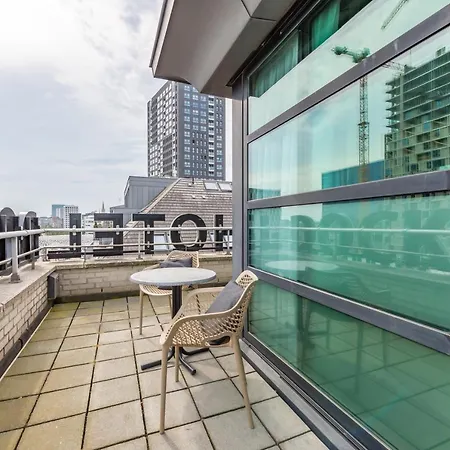 Docklands 3*
