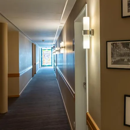 Docklands Hotel