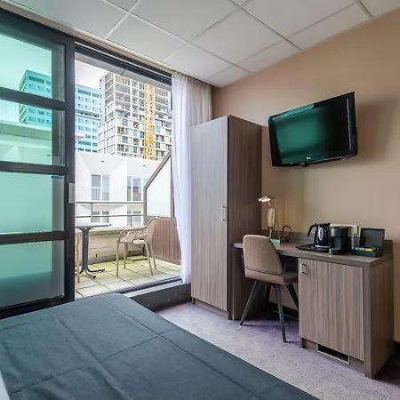 Docklands Hotel